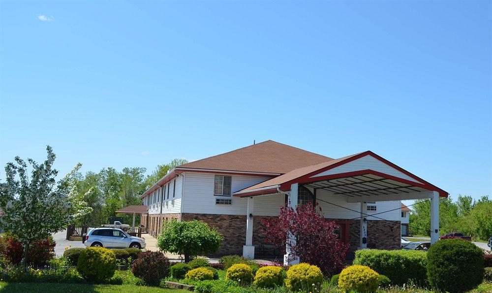 Travelodge Inn & Suites By Wyndham Muscatine Exterior photo