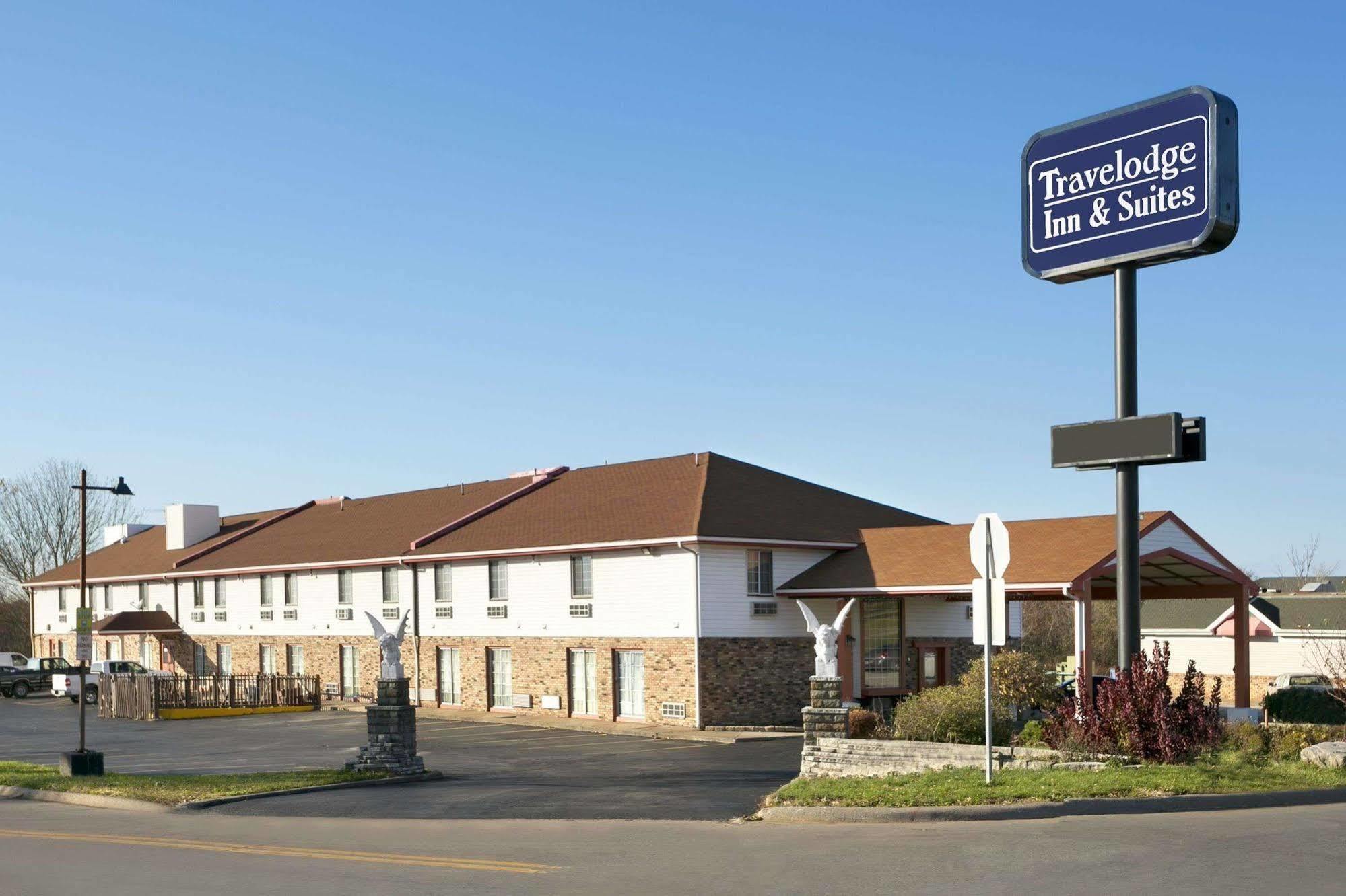 Travelodge Inn & Suites By Wyndham Muscatine Exterior photo